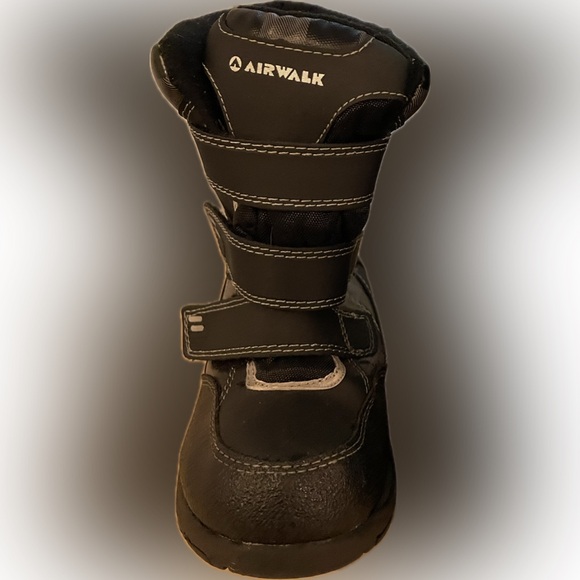 Air walk boys size 10 winter boots. - Picture 4 of 6